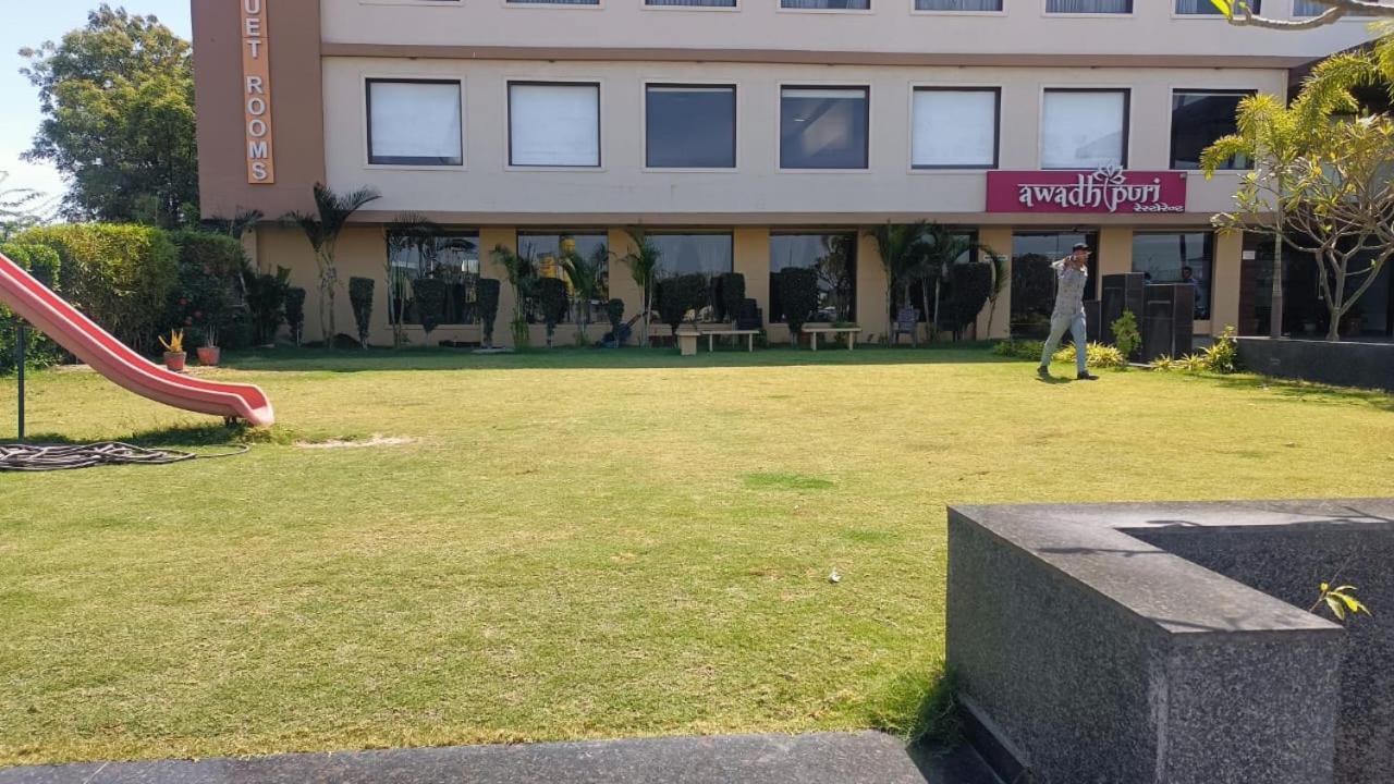 Hotel Shivalik - Mehsana Mahesana Buitenkant foto