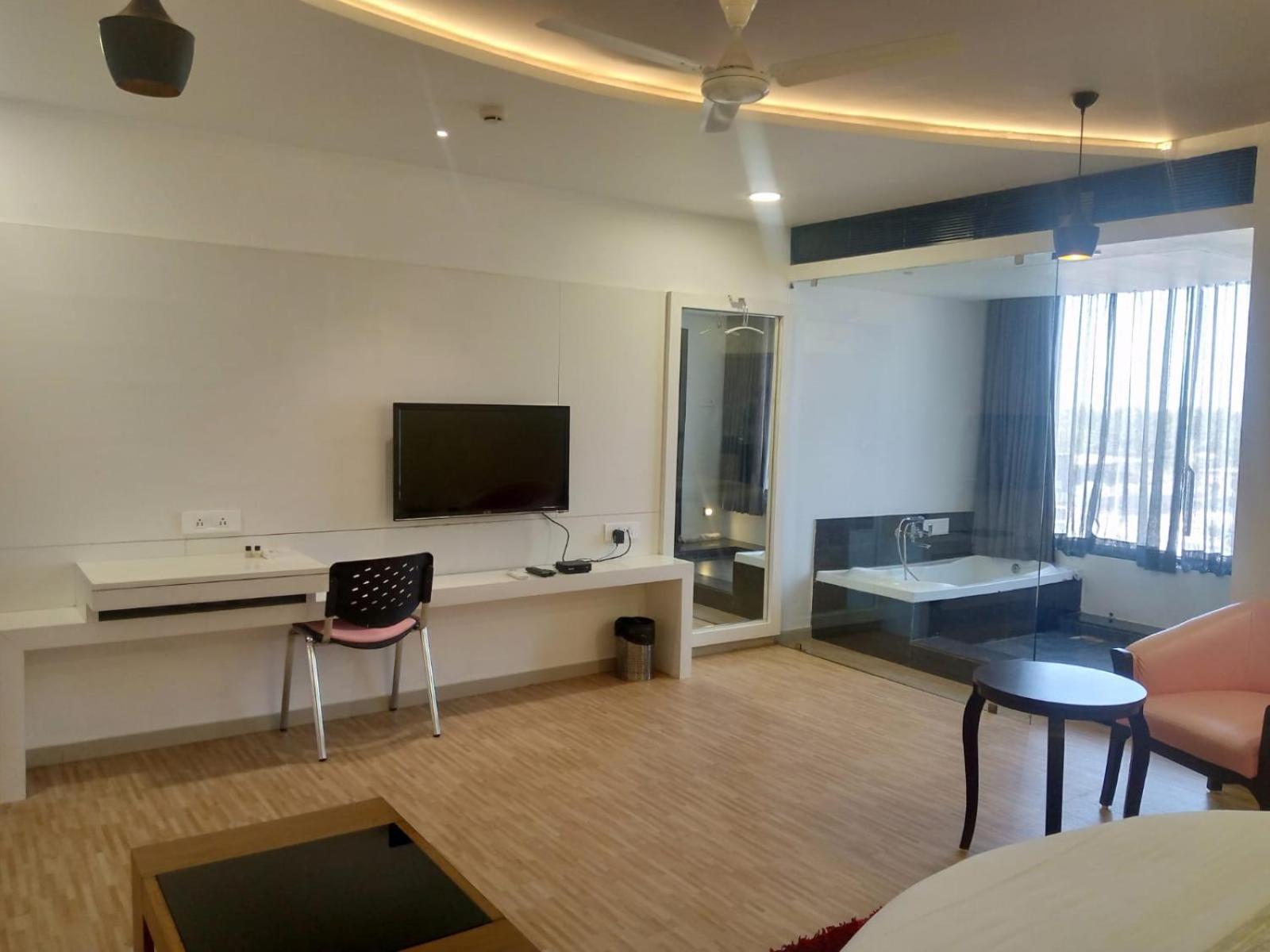 Hotel Shivalik - Mehsana Mahesana Buitenkant foto