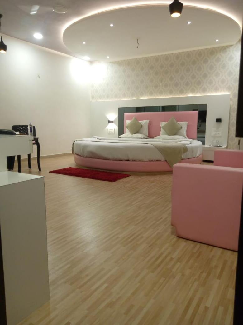 Hotel Shivalik - Mehsana Mahesana Buitenkant foto