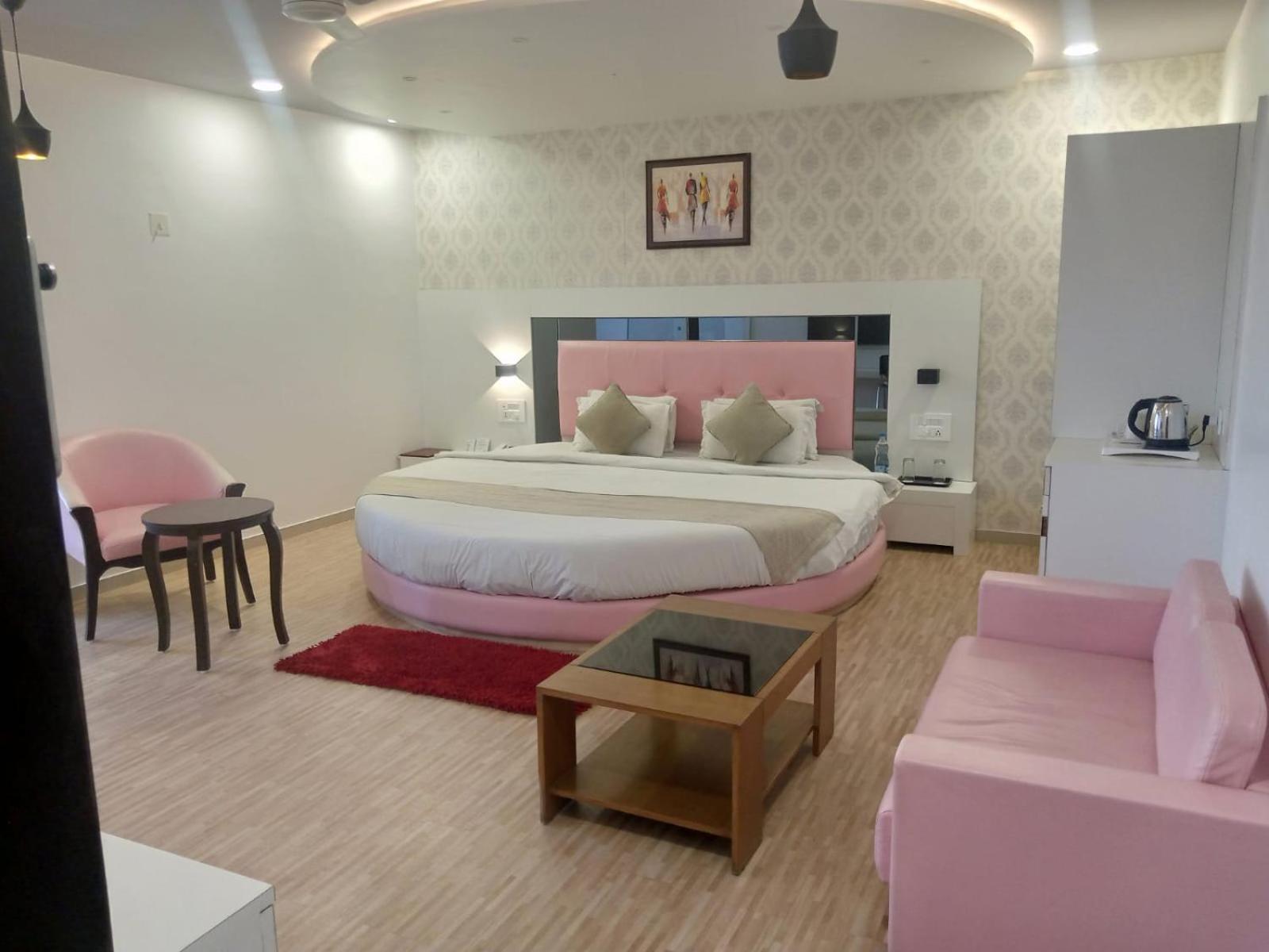 Hotel Shivalik - Mehsana Mahesana Buitenkant foto