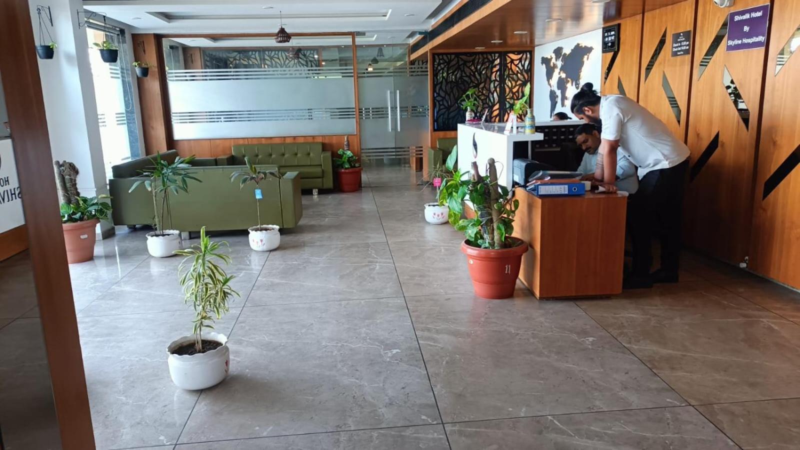 Hotel Shivalik - Mehsana Mahesana Buitenkant foto
