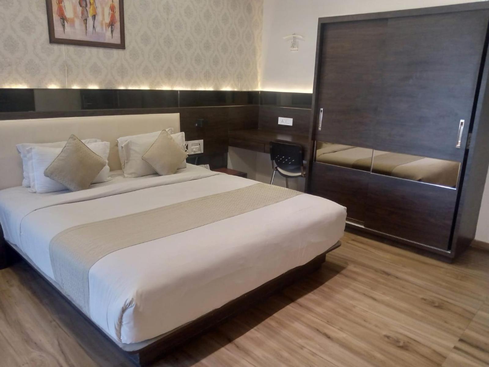 Hotel Shivalik - Mehsana Mahesana Buitenkant foto