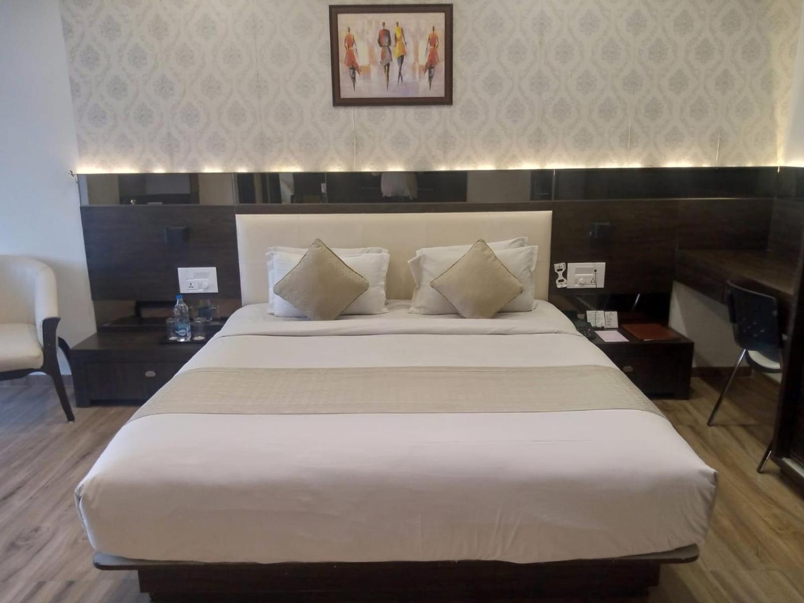 Hotel Shivalik - Mehsana Mahesana Buitenkant foto