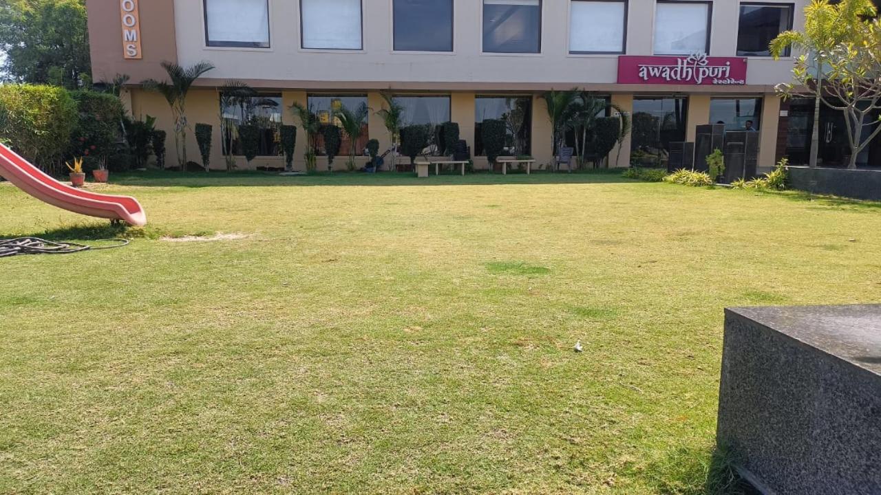 Hotel Shivalik - Mehsana Mahesana Buitenkant foto