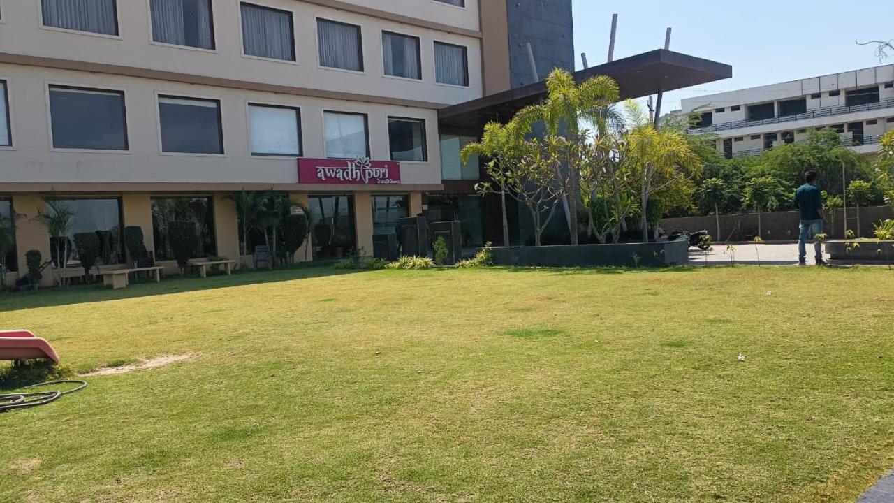Hotel Shivalik - Mehsana Mahesana Buitenkant foto