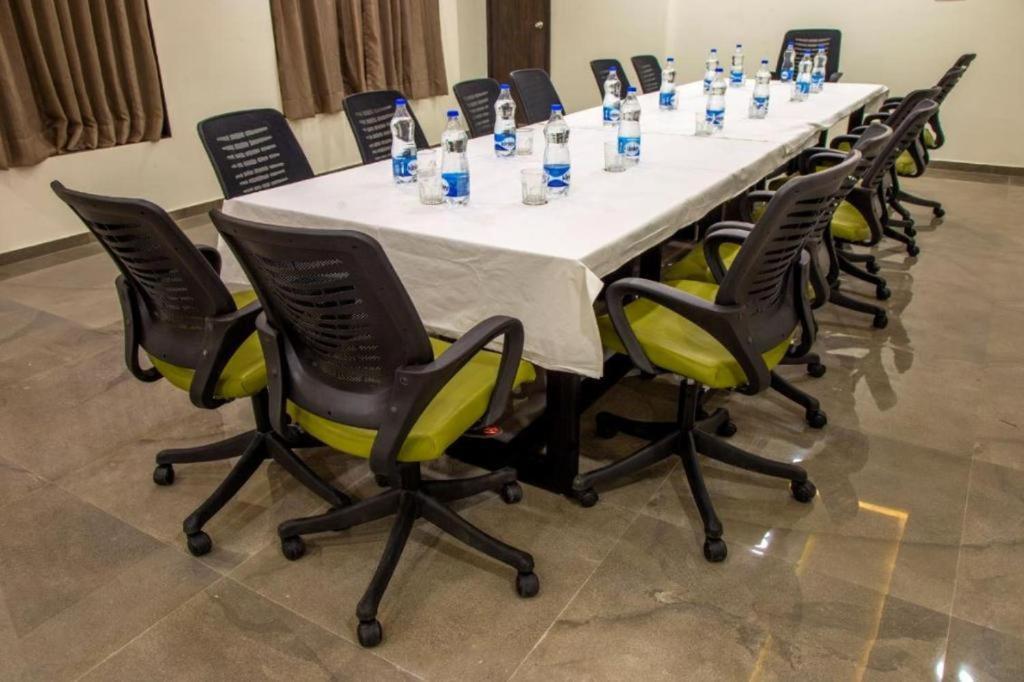 Hotel Shivalik - Mehsana Mahesana Buitenkant foto