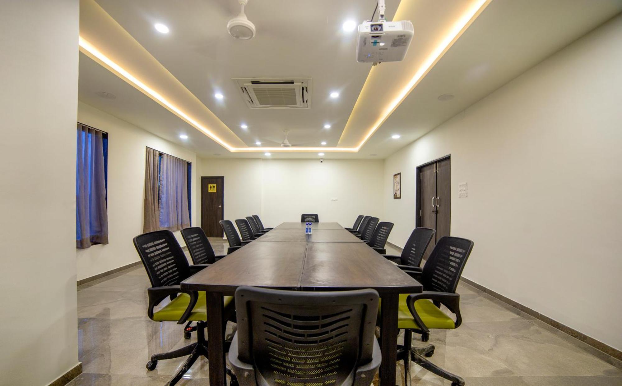 Hotel Shivalik - Mehsana Mahesana Buitenkant foto