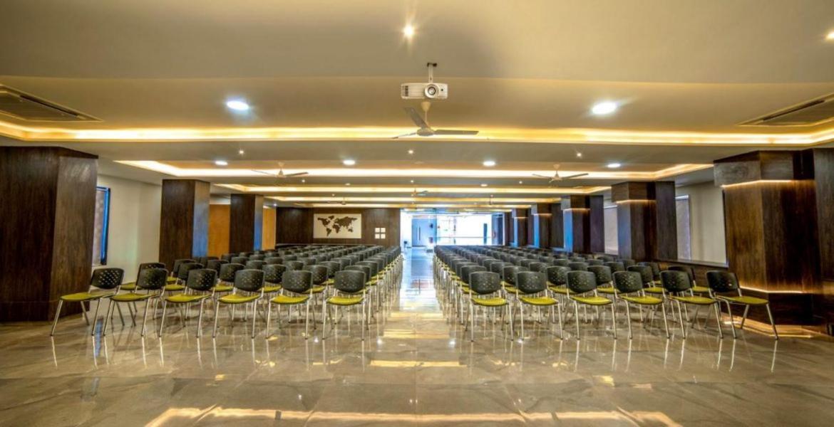 Hotel Shivalik - Mehsana Mahesana Buitenkant foto