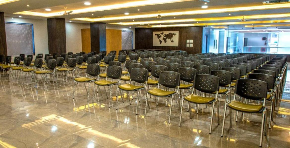 Hotel Shivalik - Mehsana Mahesana Buitenkant foto