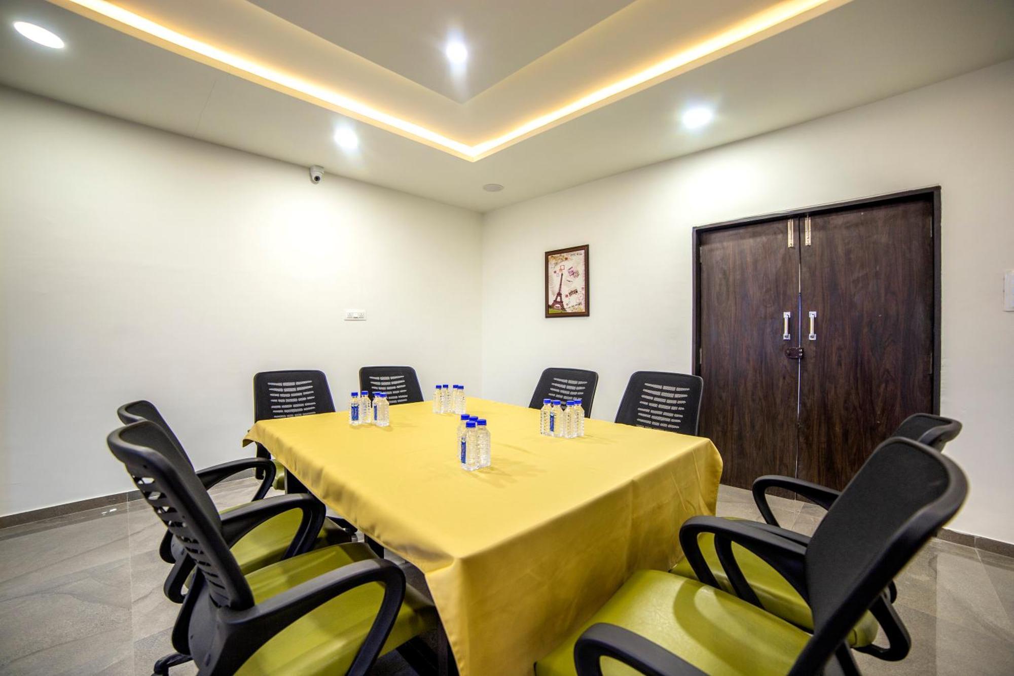 Hotel Shivalik - Mehsana Mahesana Buitenkant foto