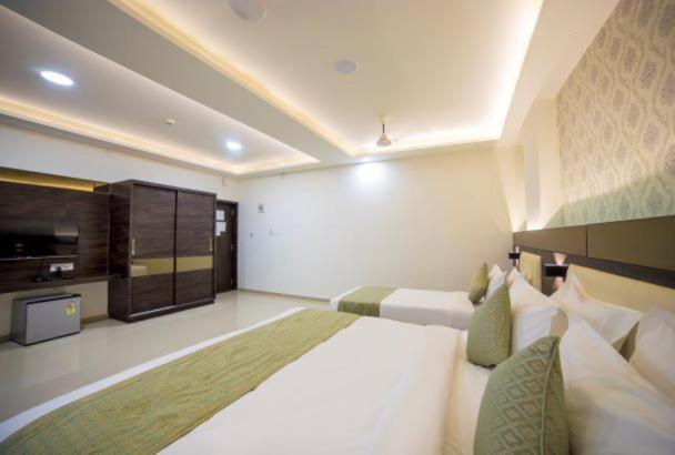 Hotel Shivalik - Mehsana Mahesana Buitenkant foto