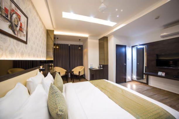 Hotel Shivalik - Mehsana Mahesana Buitenkant foto