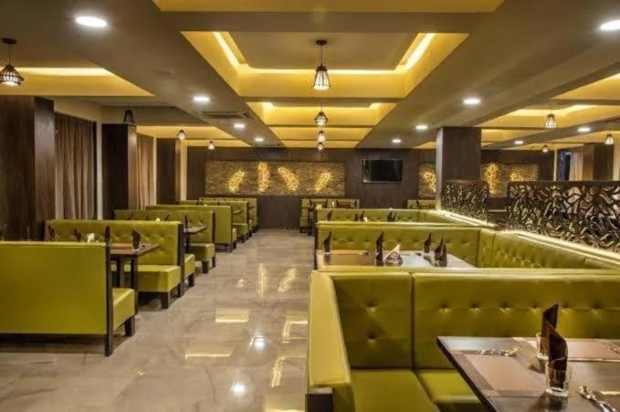 Hotel Shivalik - Mehsana Mahesana Buitenkant foto