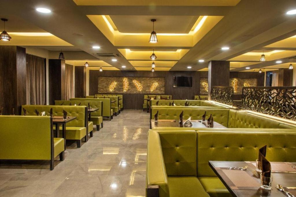 Hotel Shivalik - Mehsana Mahesana Buitenkant foto