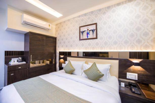 Hotel Shivalik - Mehsana Mahesana Buitenkant foto