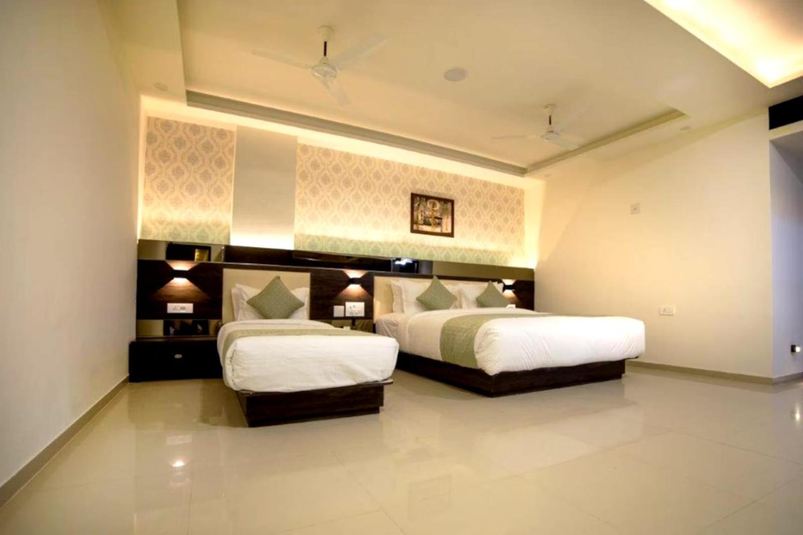 Hotel Shivalik - Mehsana Mahesana Buitenkant foto