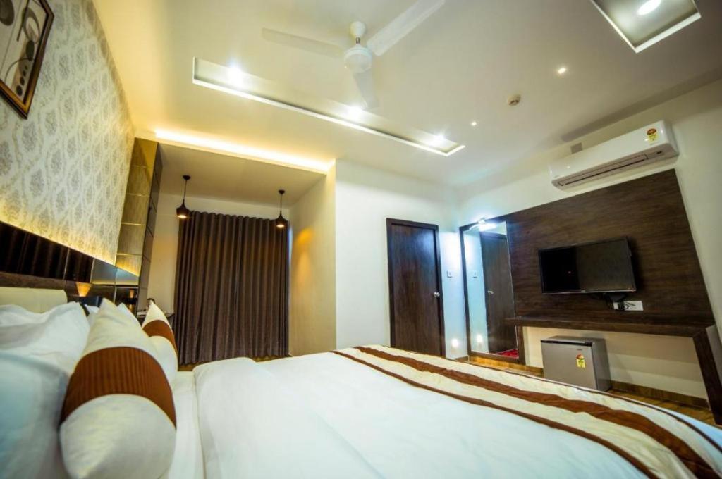 Hotel Shivalik - Mehsana Mahesana Buitenkant foto
