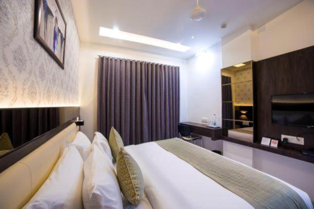 Hotel Shivalik - Mehsana Mahesana Buitenkant foto