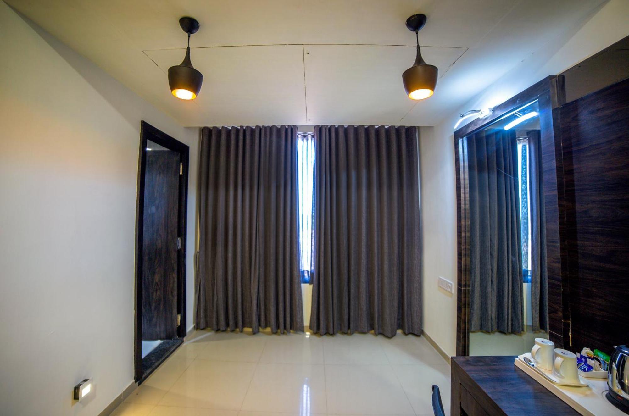 Hotel Shivalik - Mehsana Mahesana Buitenkant foto