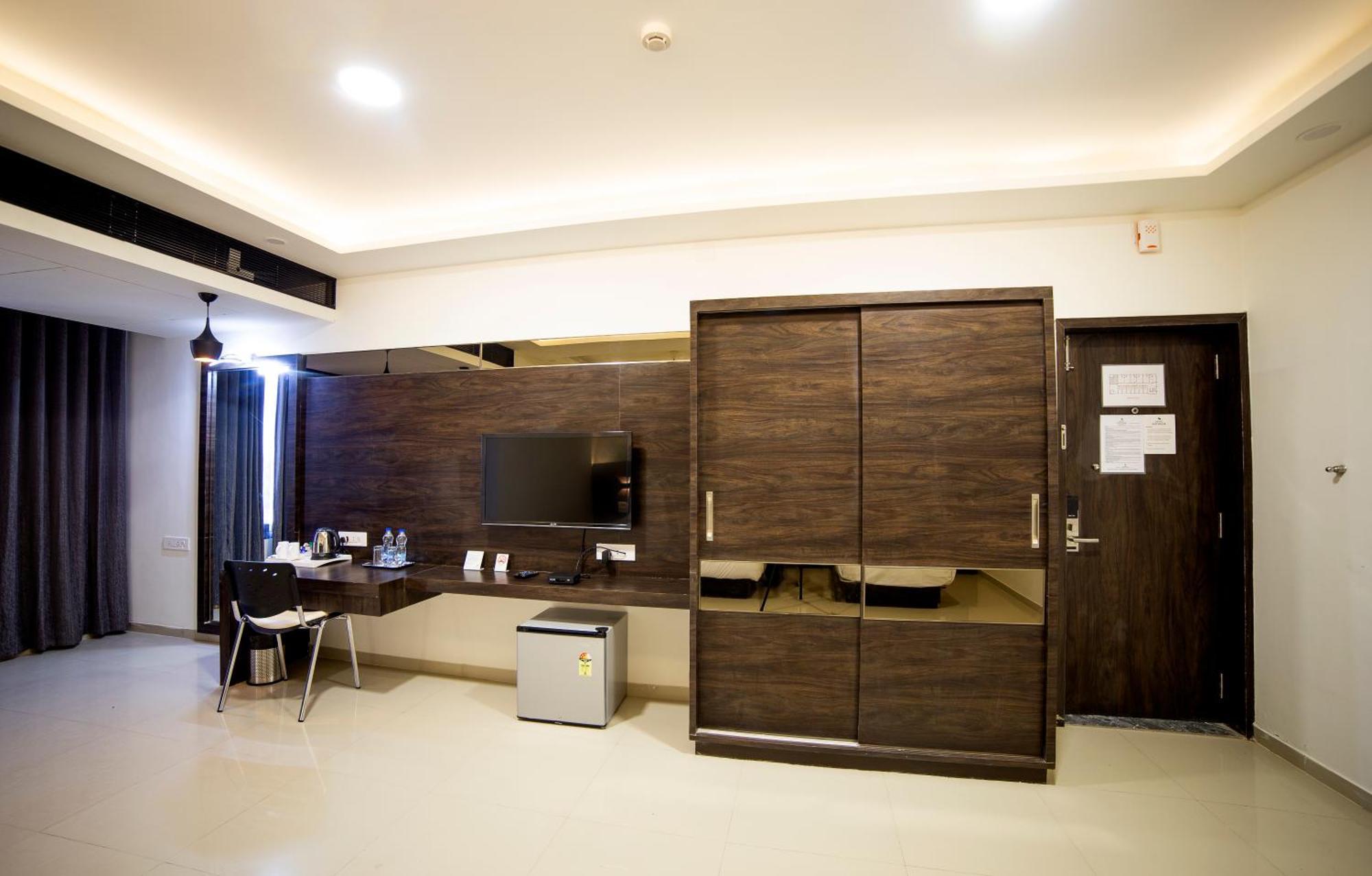 Hotel Shivalik - Mehsana Mahesana Buitenkant foto